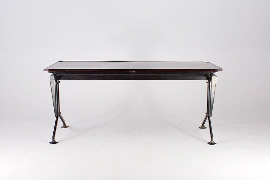 Foto Olivetti Desk with Brown Wooden Top h78x181x89