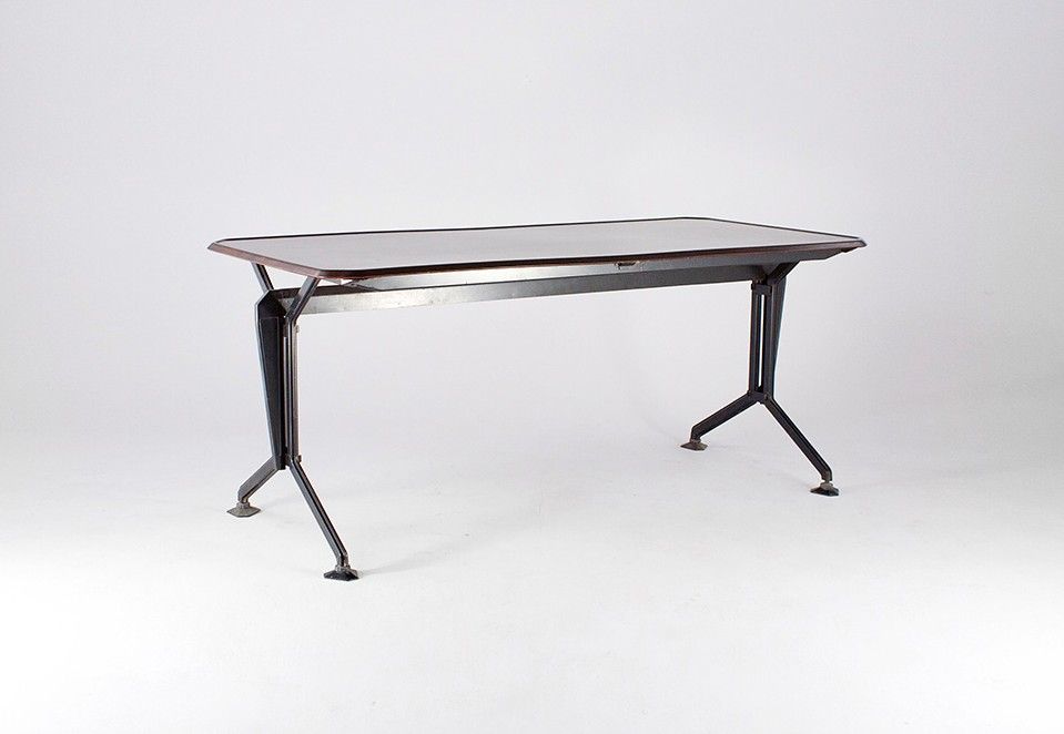 Foto Olivetti Desk with Brown Wooden Top h78x181x89