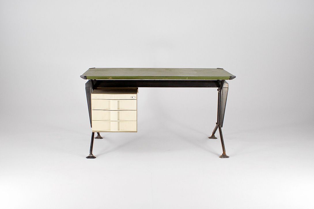 Foto Olivetti Desk 1964 h76x141x70 //