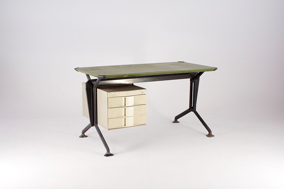 Foto Olivetti Desk 1964 h76x141x70 //