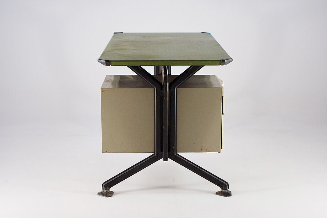 Foto Olivetti Desk 1964 h76x141x70 //