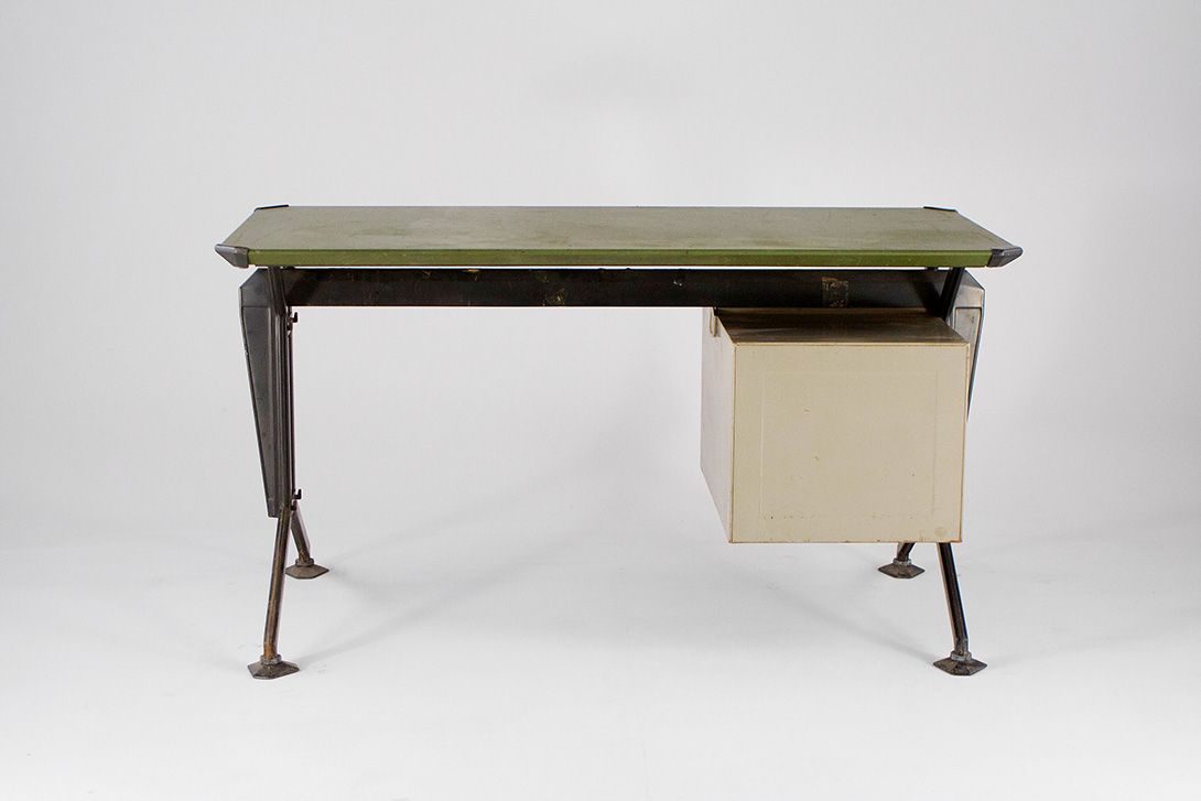 Foto Olivetti Desk 1964 h76x141x70 //