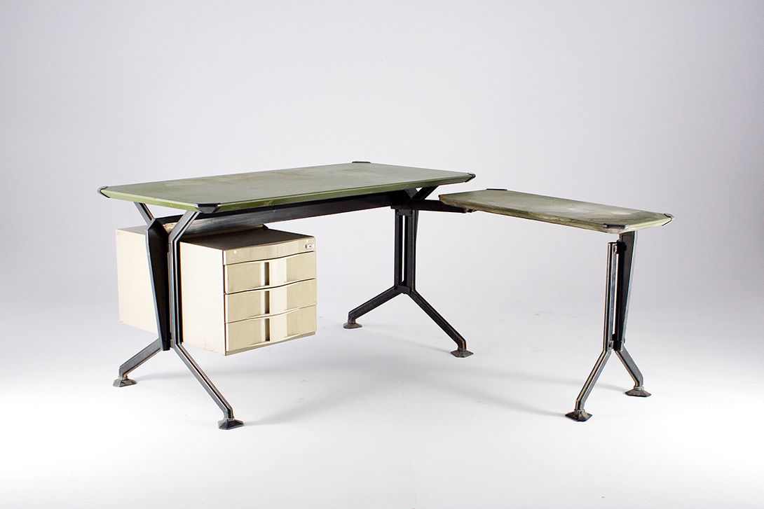 Foto Olivetti Desk 1964 h76x141x70 //