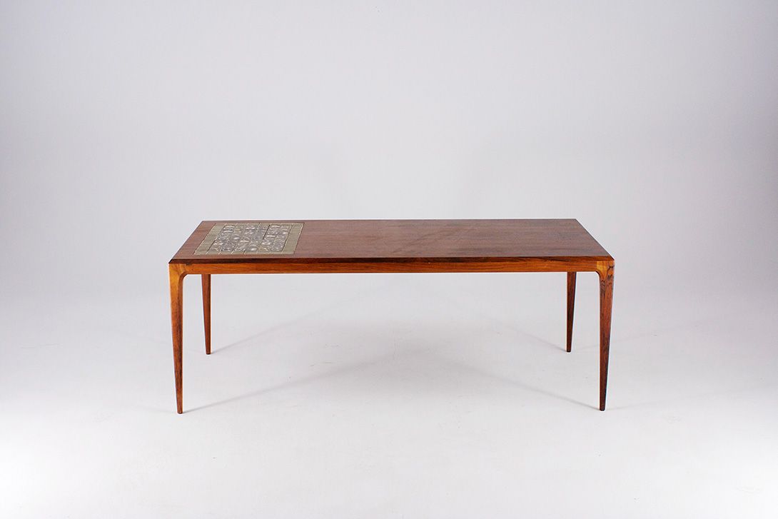 Foto Scandinavian Teak Coffee Table with Inlaid Brass Ornaments 1954 h50x135x60