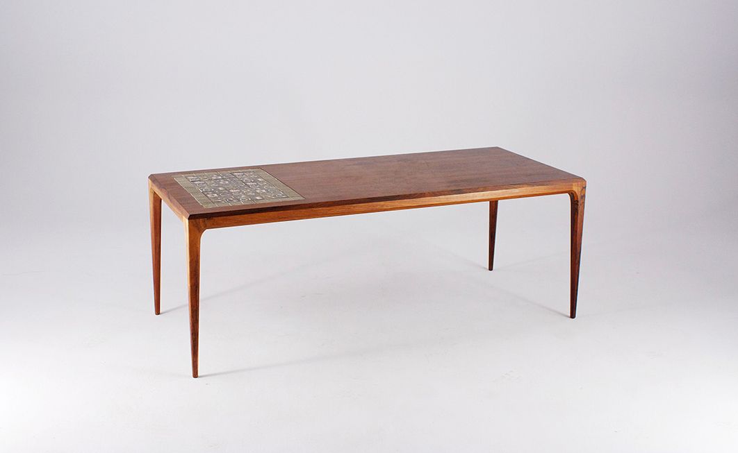 Foto Scandinavian Teak Coffee Table with Inlaid Brass Ornaments 1954 h50x135x60