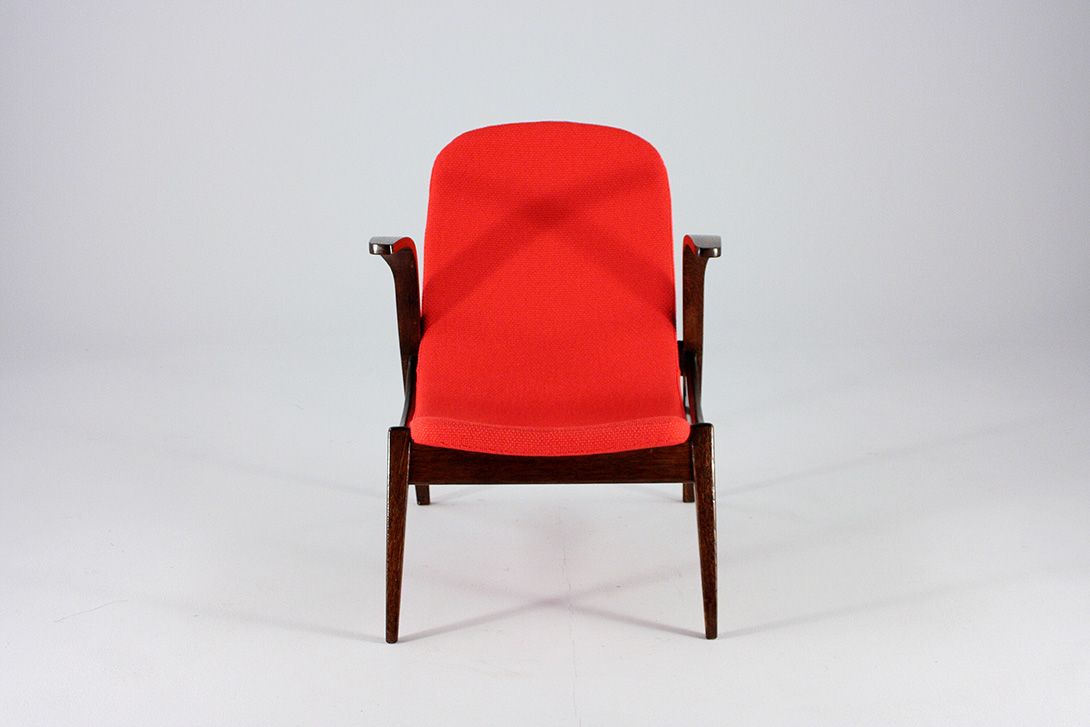 Foto Red Upholstered Czech Oak Sling Chairs
