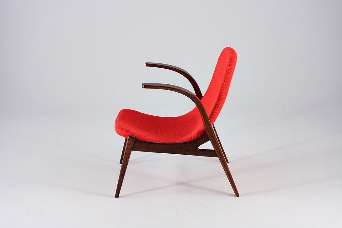 Foto Red Upholstered Czech Oak Sling Chairs