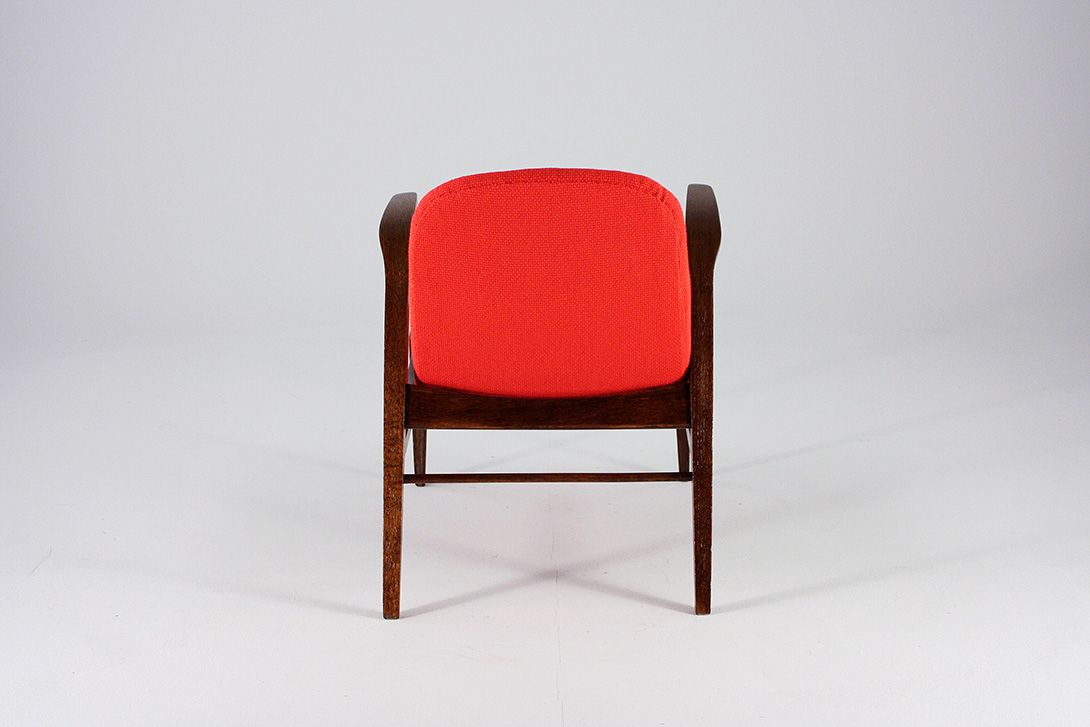 Foto Red Upholstered Czech Oak Sling Chairs