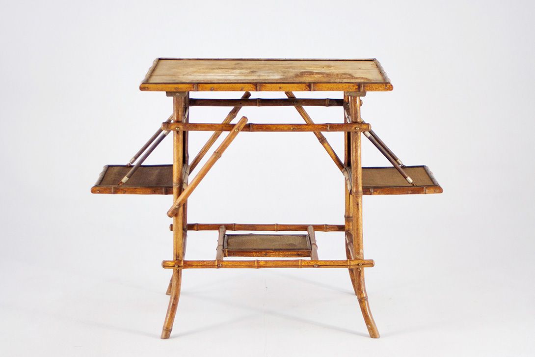 Foto Side Table with Satellite Niveaus Bamboo Belgium 1886 h42x96x42