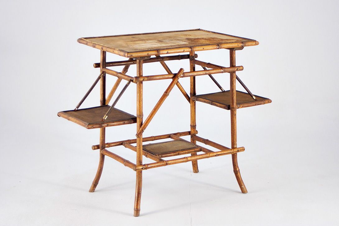 Foto Side Table with Satellite Niveaus Bamboo Belgium 1886 h42x96x42