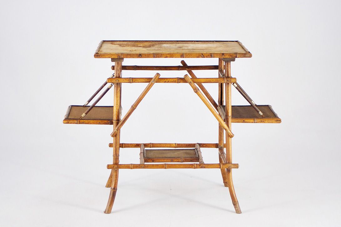 Foto Side Table with Satellite Niveaus Bamboo Belgium 1886 h42x96x42