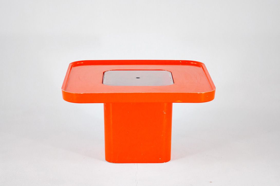 Foto Coffee Table Red GDR 1975 h40x70