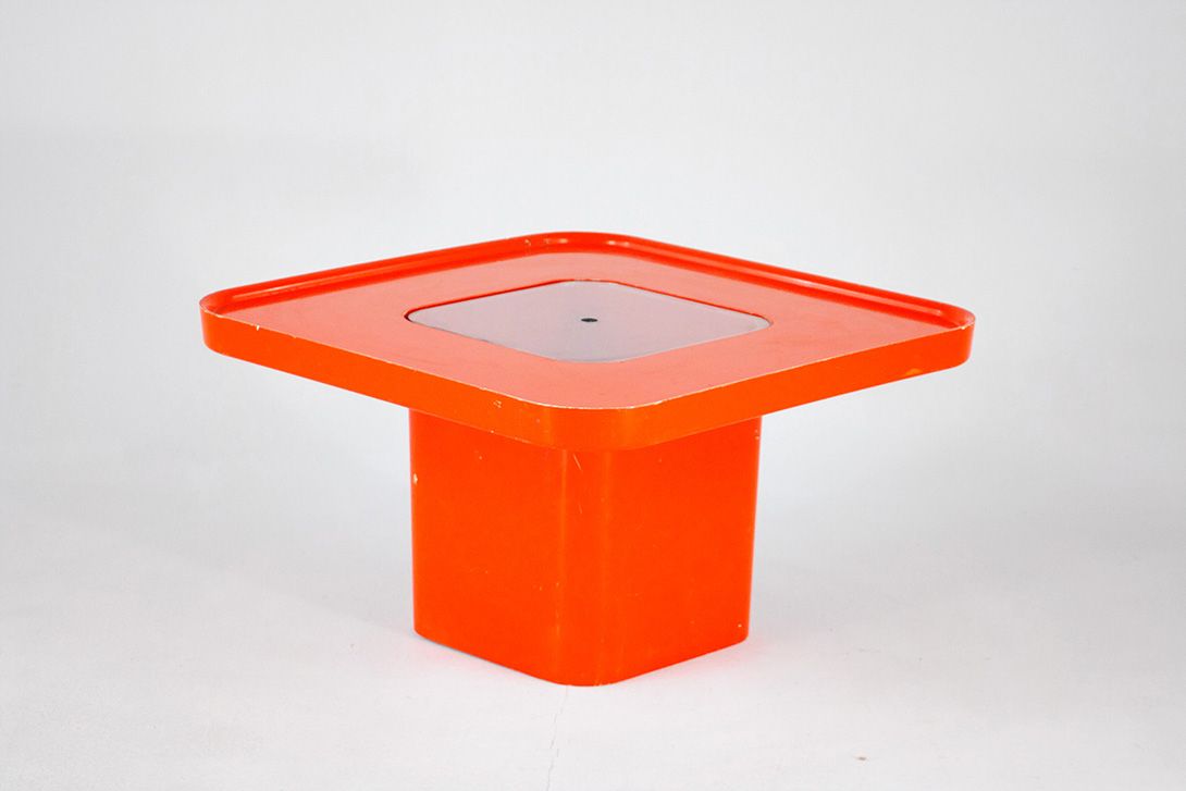 Foto Coffee Table Red GDR 1975 h40x70