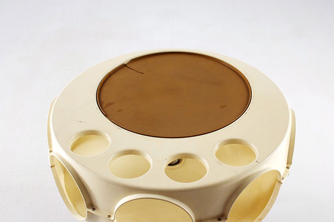 Foto Round Organic Plastic Coffee Table 1967 h49x63