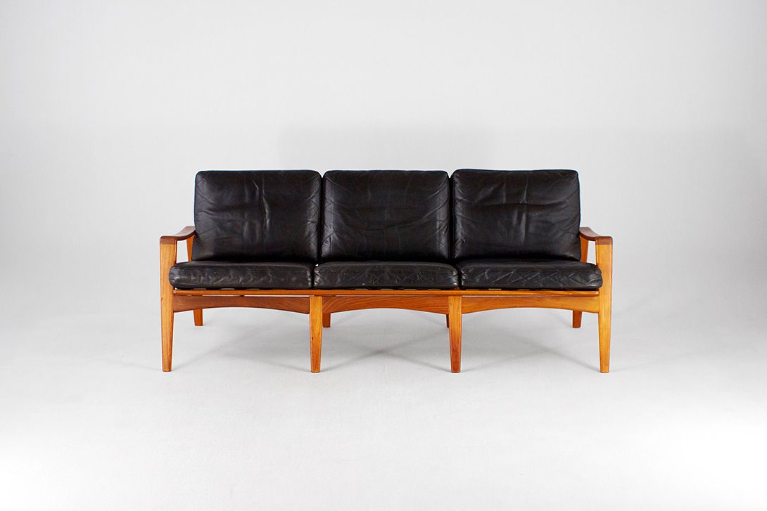 Foto Arne Wahl Iversen leather lounge sofa Komfort Denmark 1960 h77x183x83