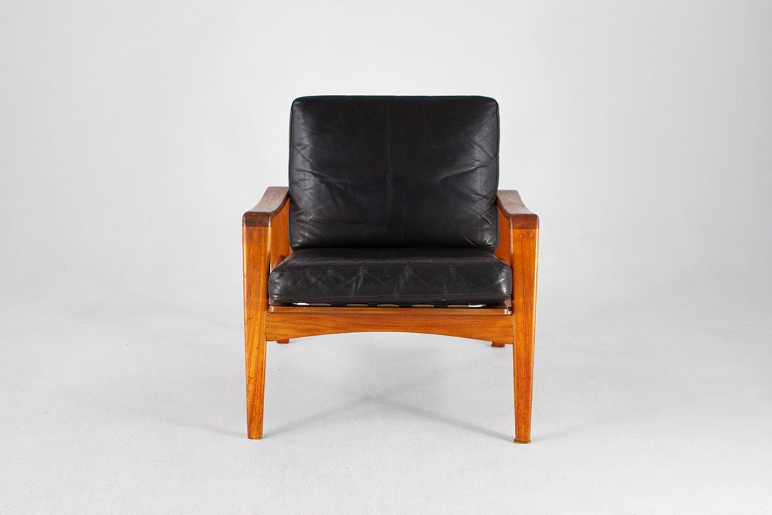 Foto Arne Wahl Iversen Leather Lounge Chair Komfort Denmark 1960 //