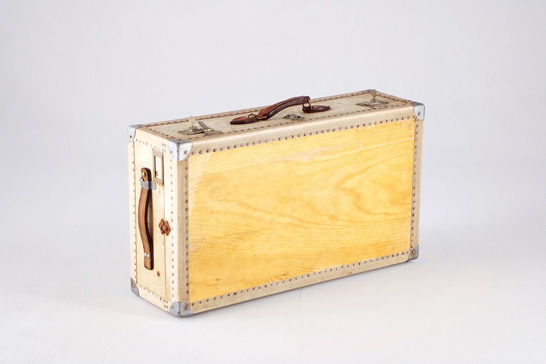 Foto Antique Pigskin Wooden Suitcase