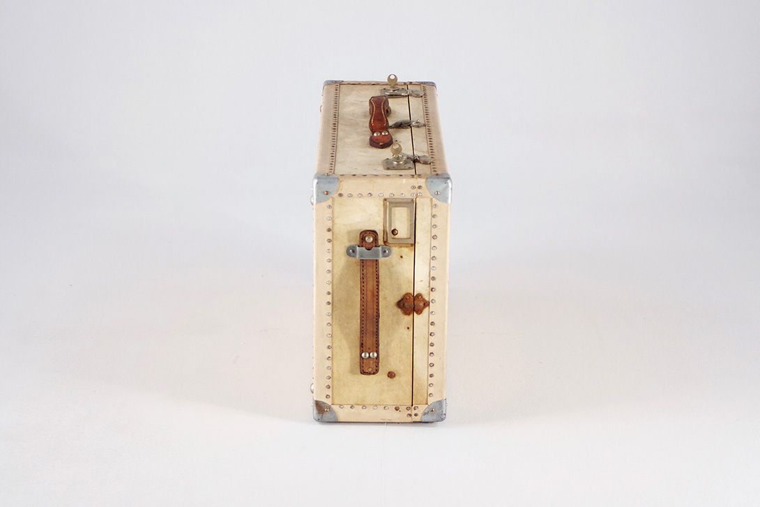 Foto Antique Pigskin Wooden Suitcase