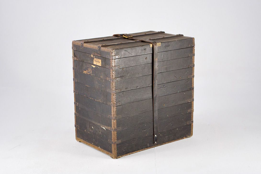 Foto Antique Sales Rep Case for Artificial Flowers 1910
