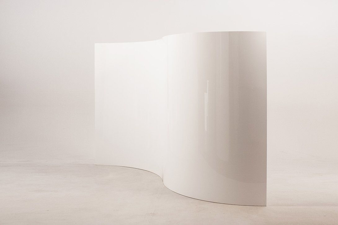 Foto Small Radial Room Divider White Acryl 160cm //