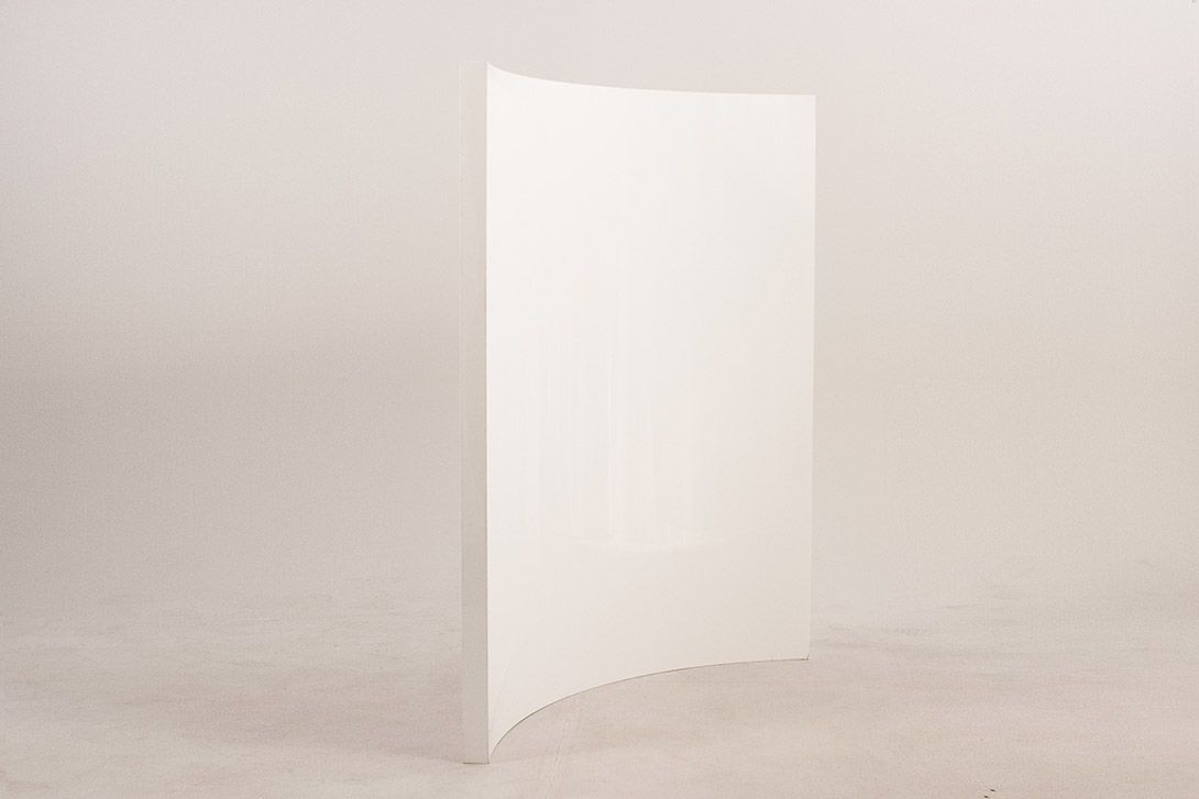 Foto Small Radial Room Divider White Acryl 160cm //
