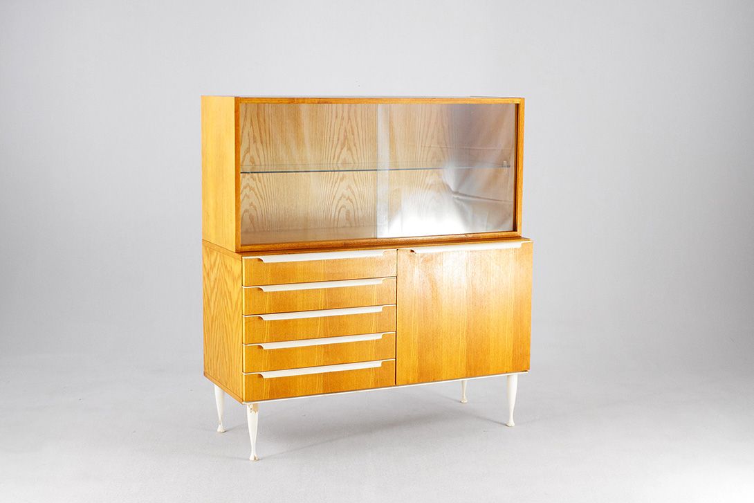 Foto Mid-Century Cabinet
