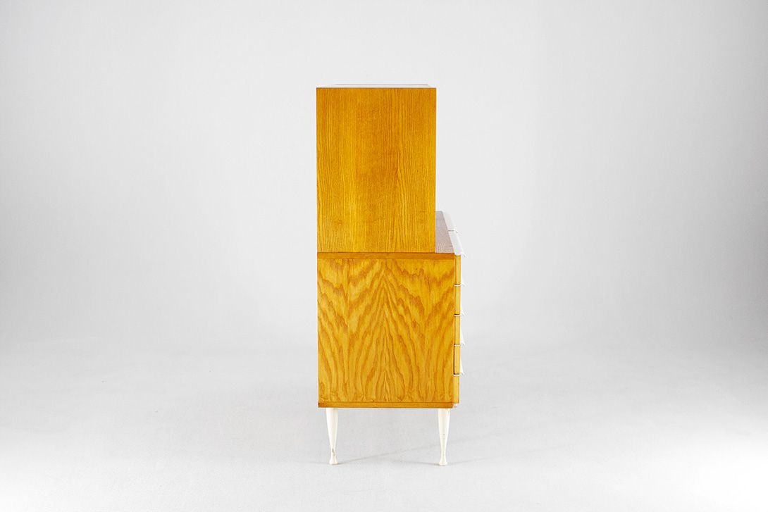 Foto Mid-Century Cabinet