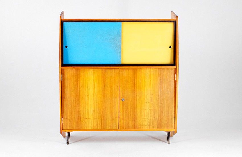 Foto Cabinet Prague with Blue and Yellow Sliding Doors 1965