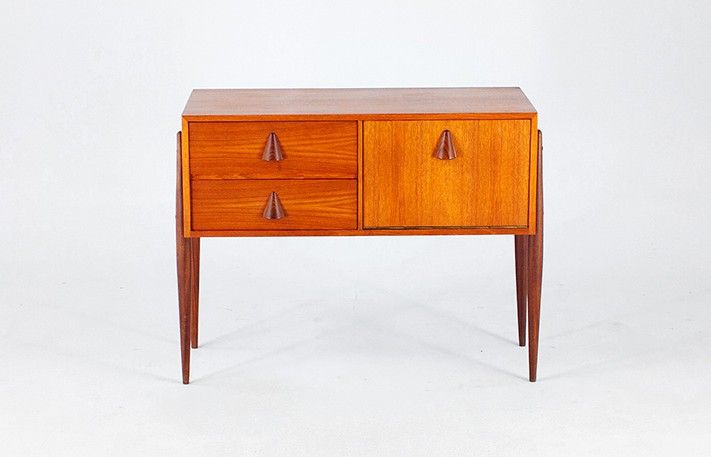 Foto Tiny Teak Lowboard with Conical Fittings Denmark 1955 w75