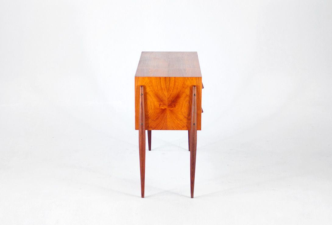 Foto Tiny Teak Lowboard with Conical Fittings Denmark 1955 w75
