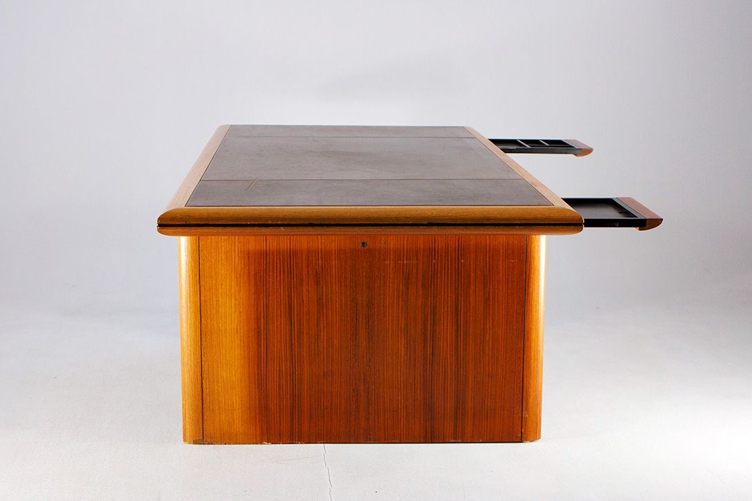 Foto Postmodern Cherry Wood Desk Italy 1982 h74x210x100
