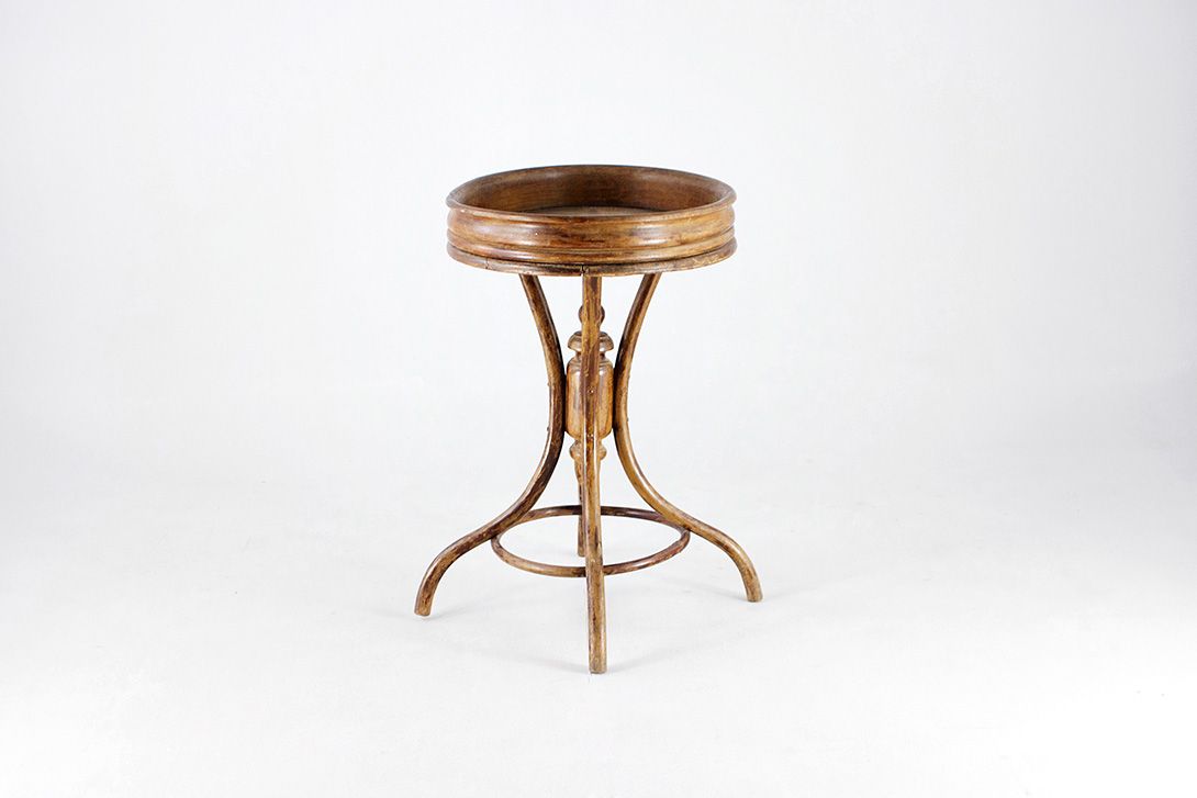 Foto Antique Bohemian Flower Table with Bentwood Legs h84x68x54