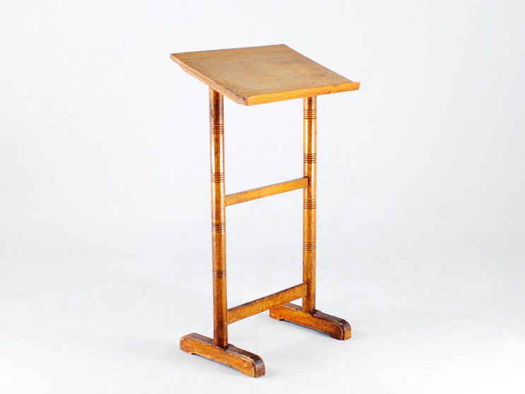 Foto Wooden Speaker&#8217;s Desk 1956 h110x37x60