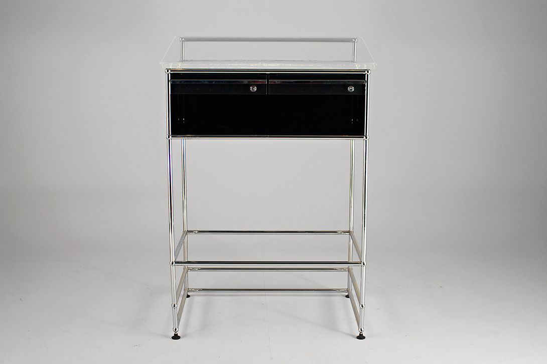 Foto Black and Chrome Speaker&#8217;s Desk USM Haller h118x81x65