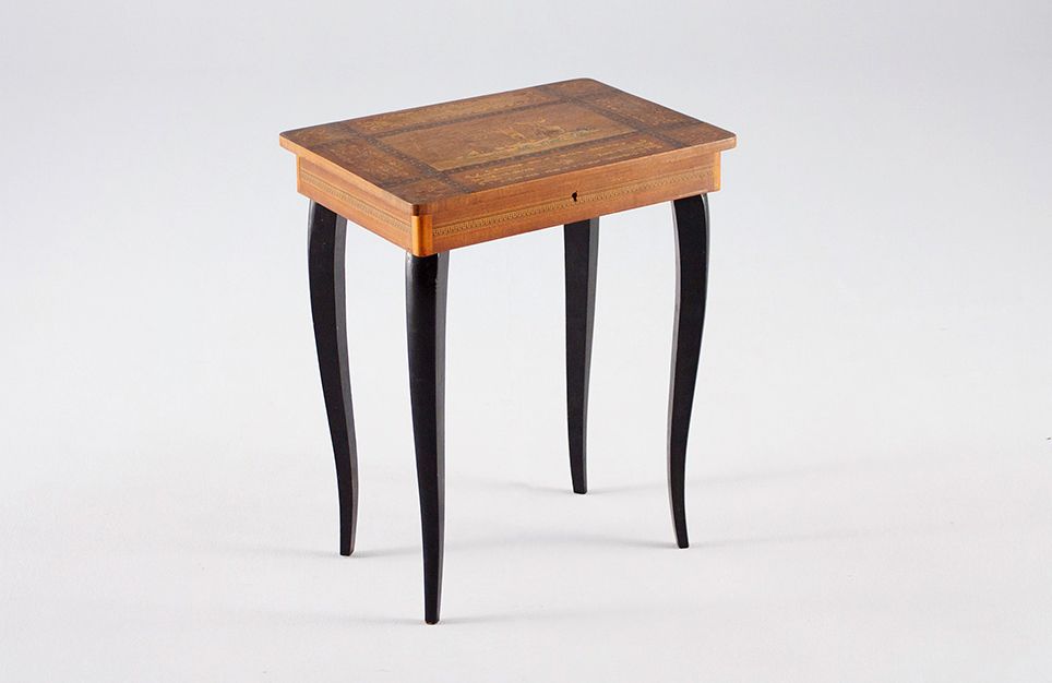 Foto Side Table Music Box h44x36x26