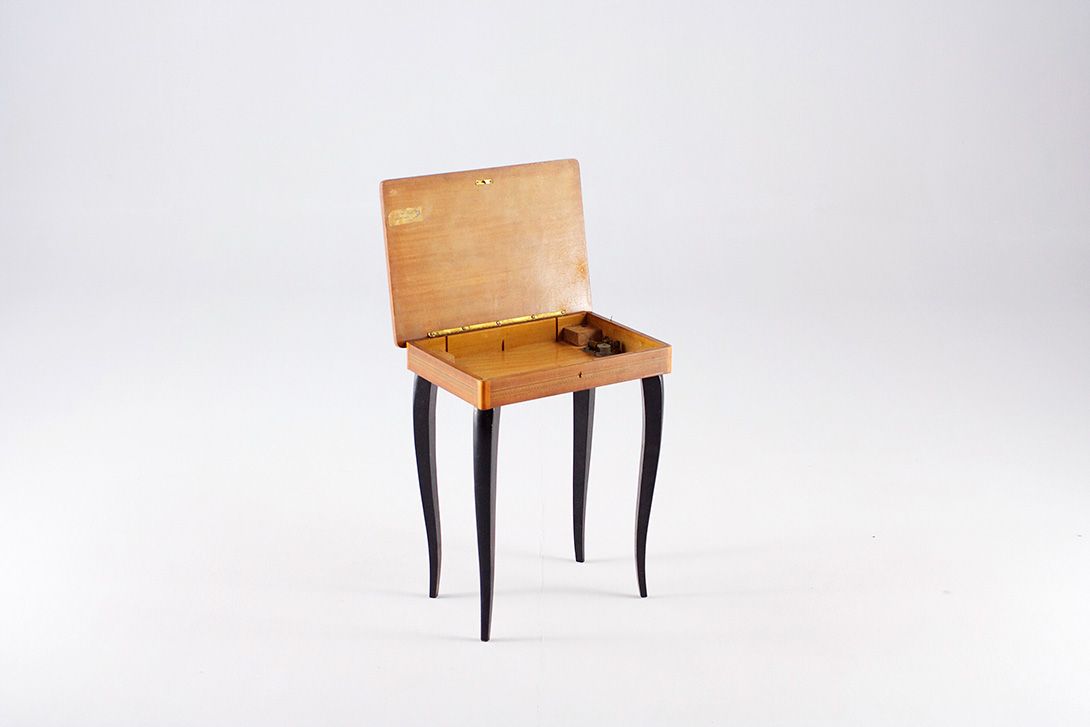 Foto Side Table Music Box h44x36x26