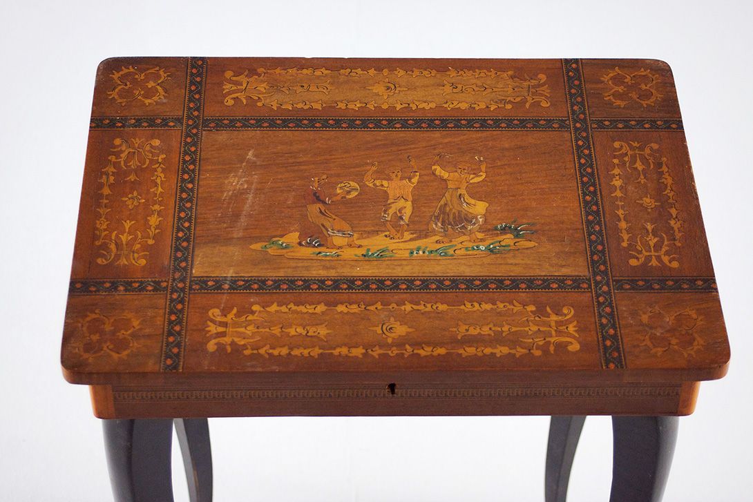 Foto Side Table Music Box h44x36x26