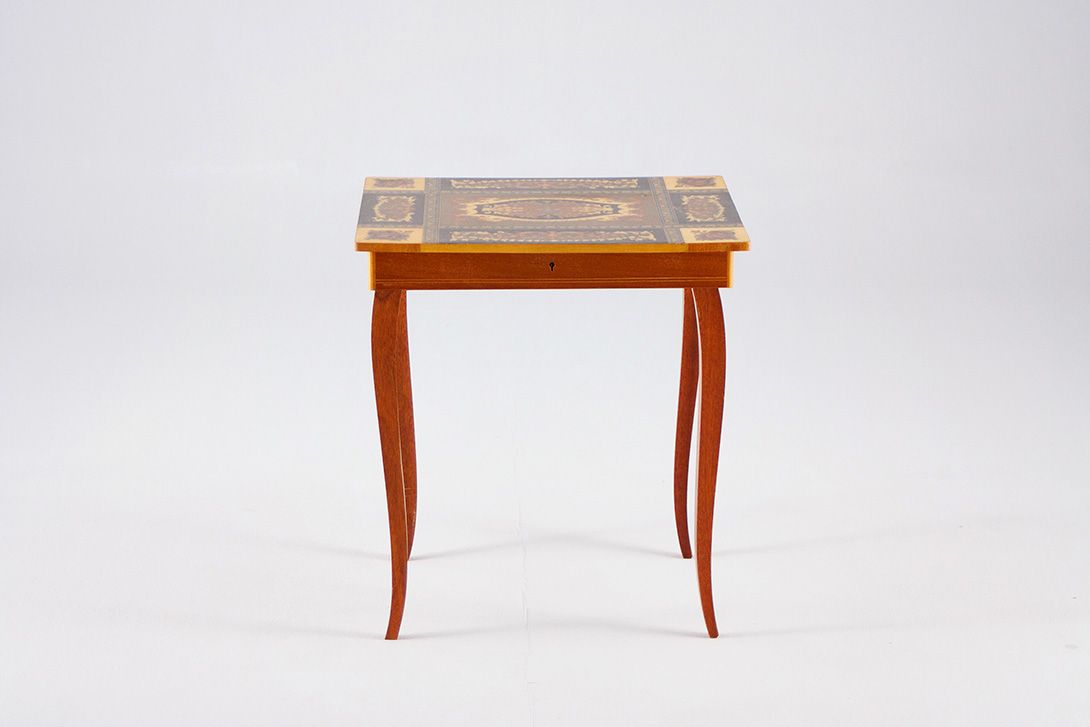 Foto Side Table Music Box h76x50x36