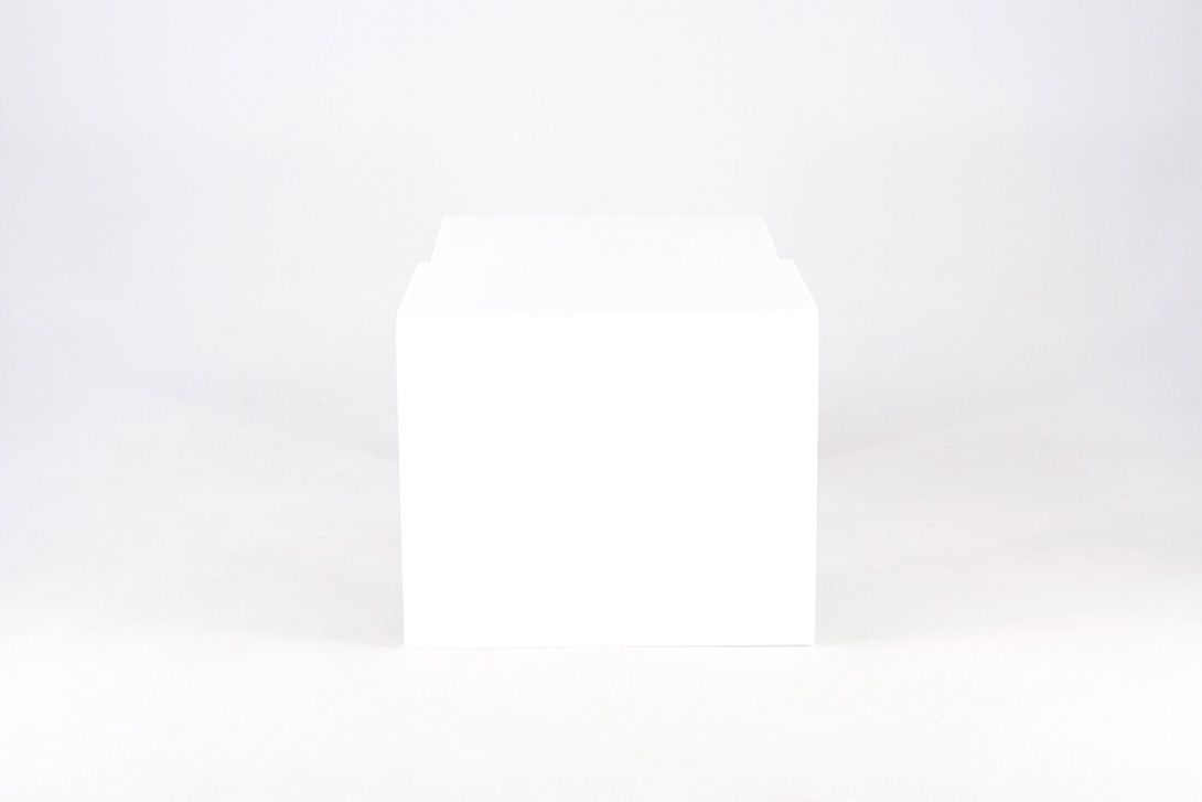 Foto Cubistic Plastic Side Table 1984 h50x114x60