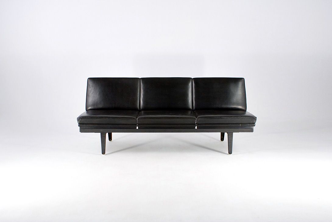 Foto Nelson Sofa (Three-Seater) with Rosewood Legs