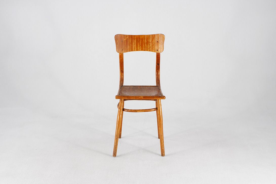 Foto Exotic Curved Wooden Chair 1928