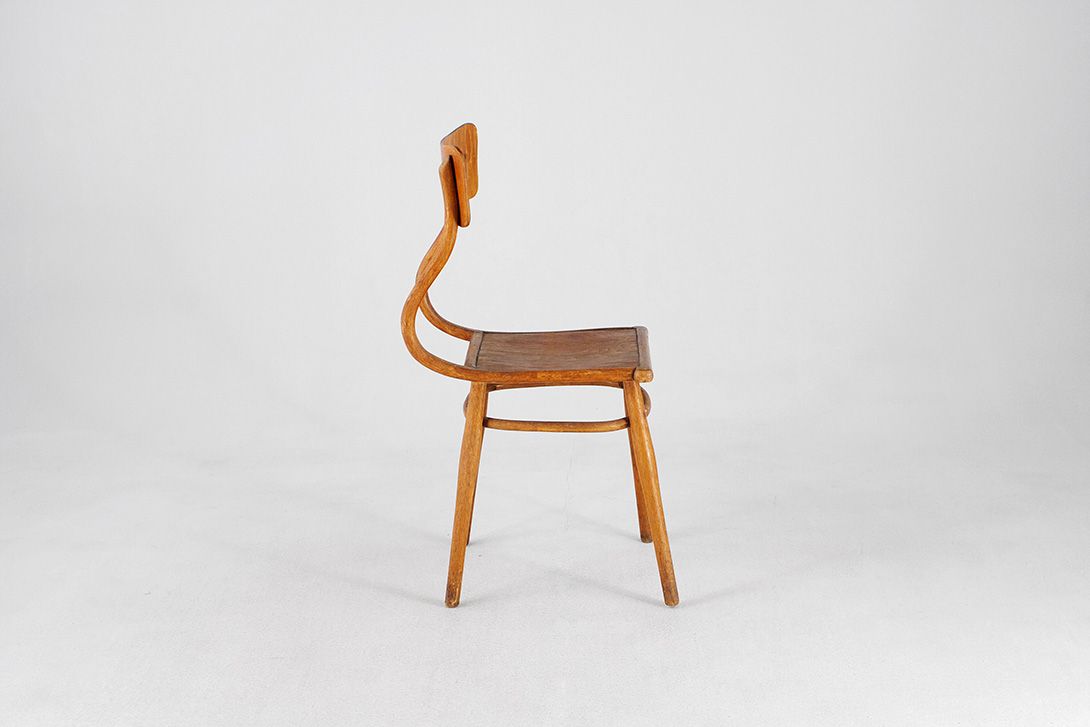 Foto Exotic Curved Wooden Chair 1928