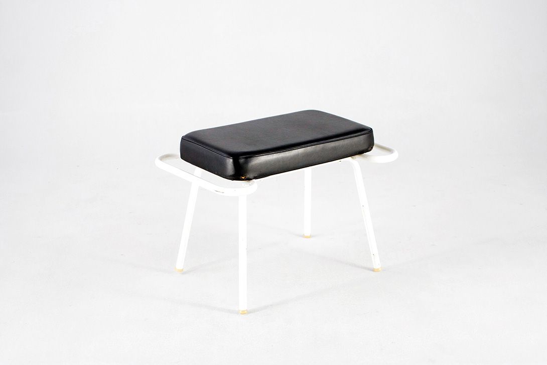 Foto Organic Black and White Stool 1960