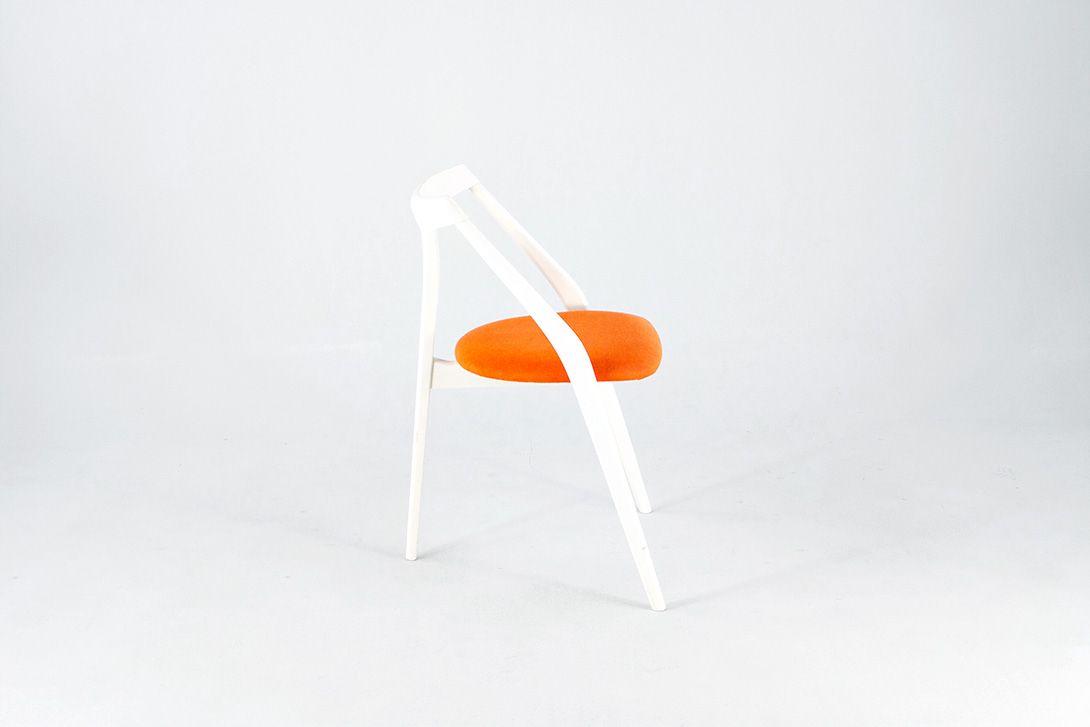 Foto Three-Legged Chair White/Orange