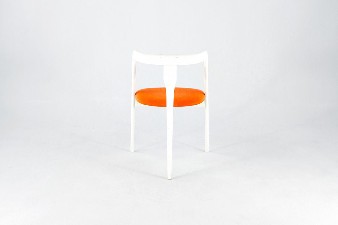 Foto Three-Legged Chair White/Orange