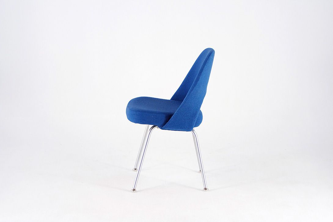 Foto Ocean Blue Fabric Saarinen Executive Armless Chair