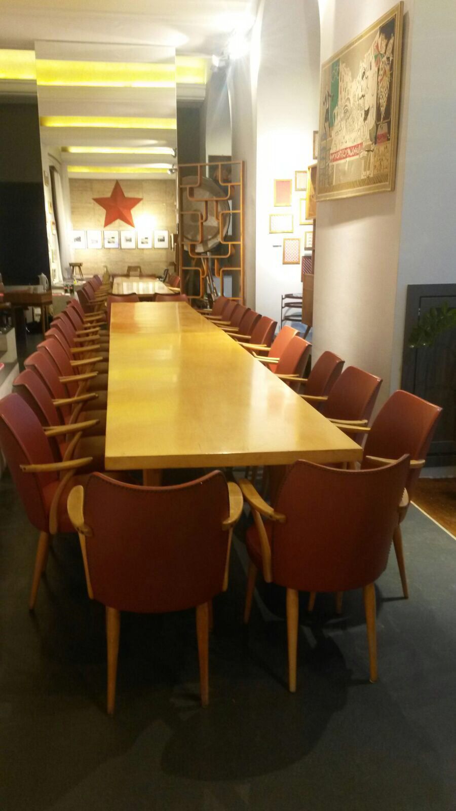 Foto Very Long Beechwood Dining Table 1955 h79x300x90 //