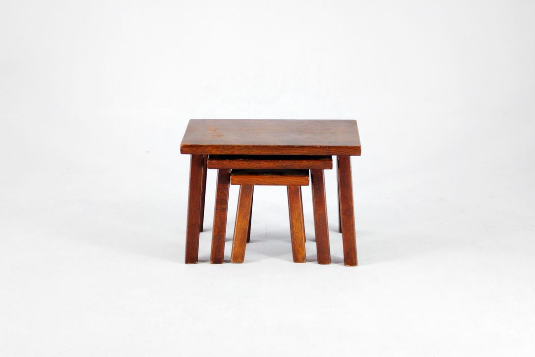 Foto Set of Small Rustic Carved Nesting Tables h38x55x34