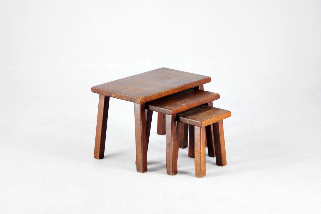 Foto Set of Small Rustic Carved Nesting Tables h38x55x34