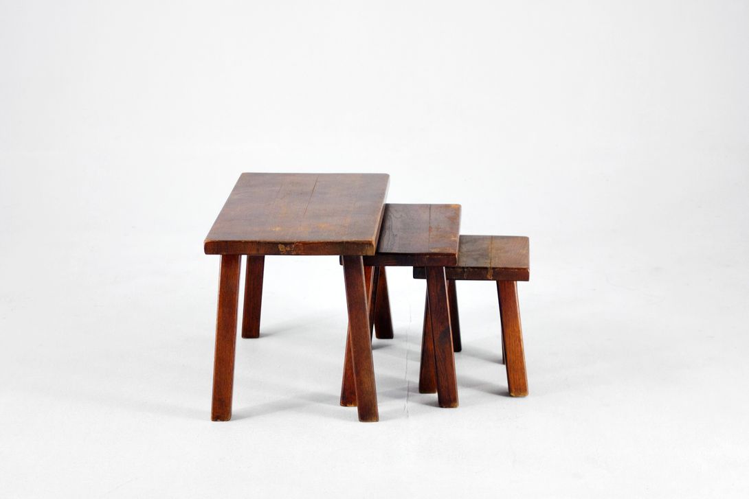 Foto Set of Small Rustic Carved Nesting Tables h38x55x34